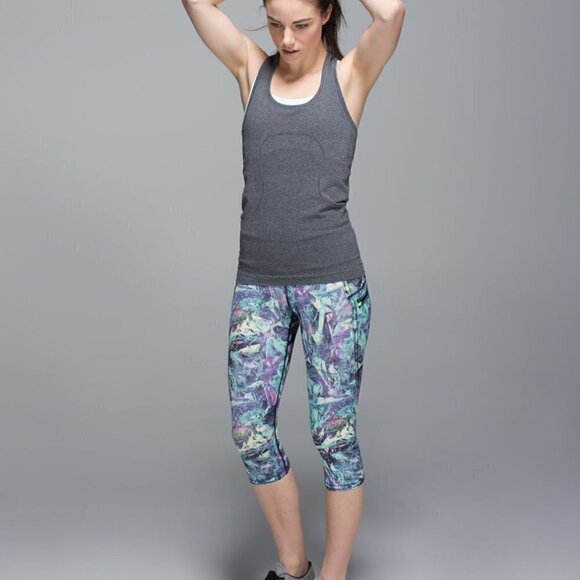 * NWT Lululemon Run: Top Speed Crop Iridescent Multi Size 4 Luxtreme - Picture 2 of 15